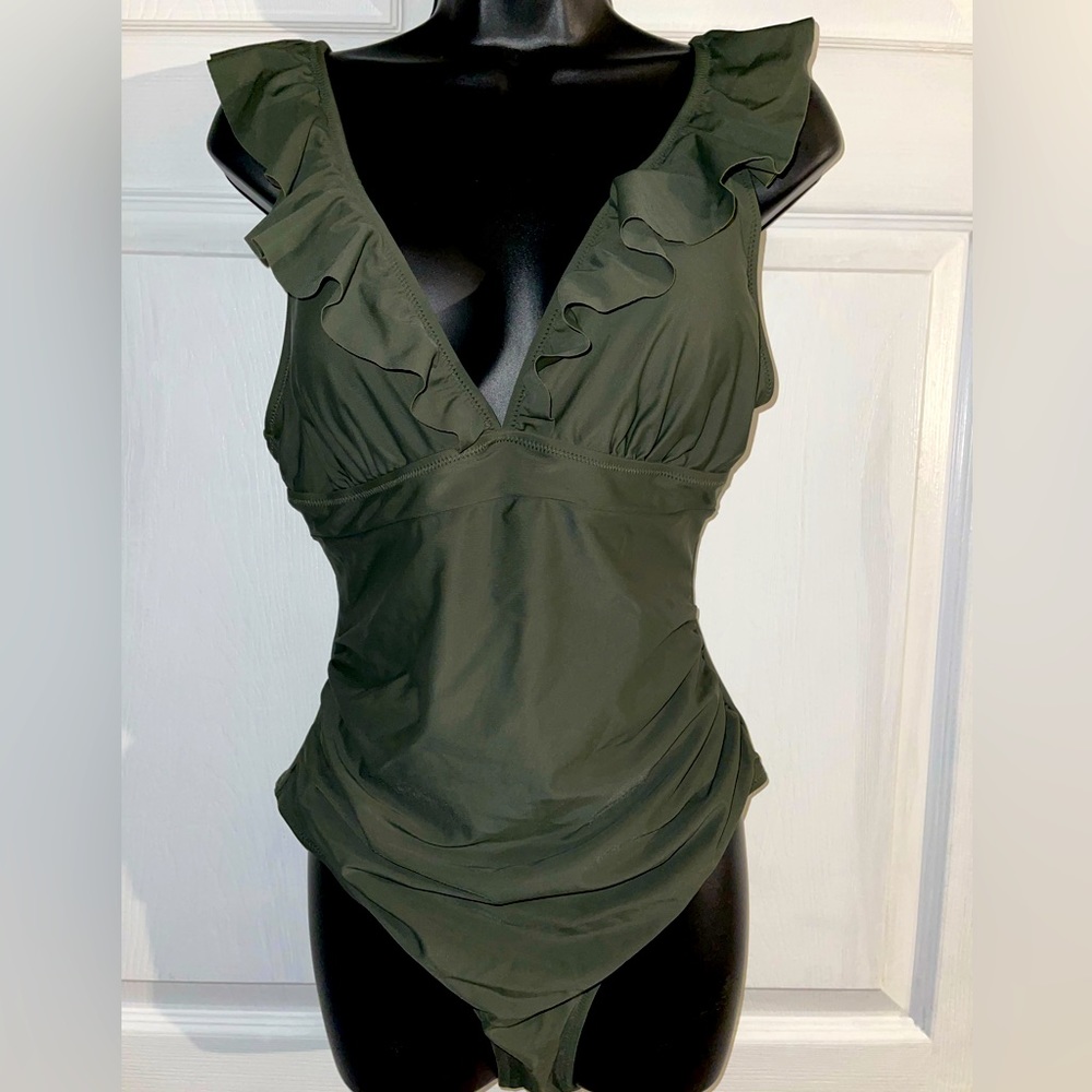 Cupshe women’s v-neck one piece swimsuit with ruffles NWT XL